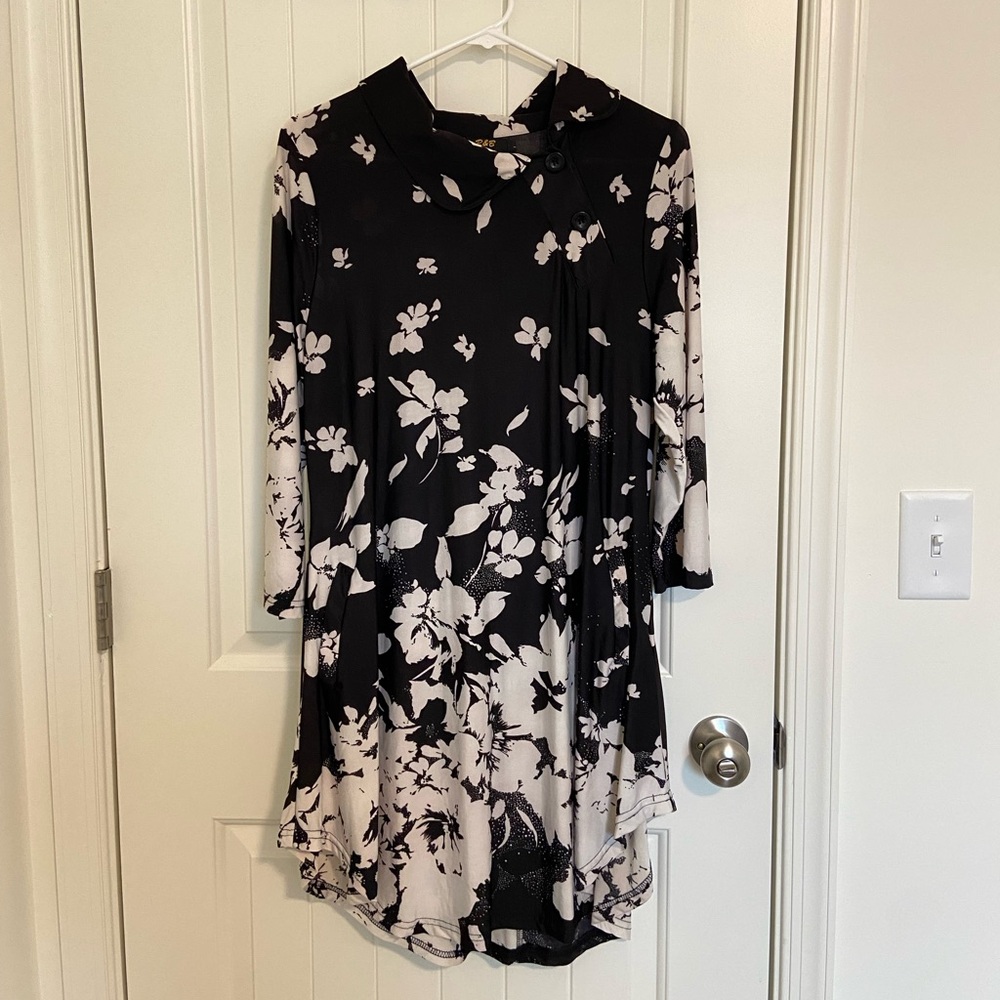 EUC‎ Vintage R & B collection women’s black white floral collared button dress L